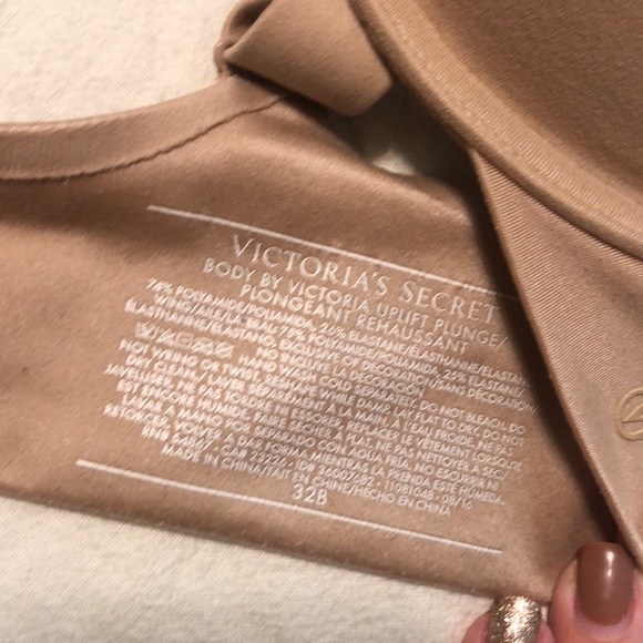 Victoria’s Secret, Body by Victoria, Uplift Plunge Bra - Picture 3 of 3